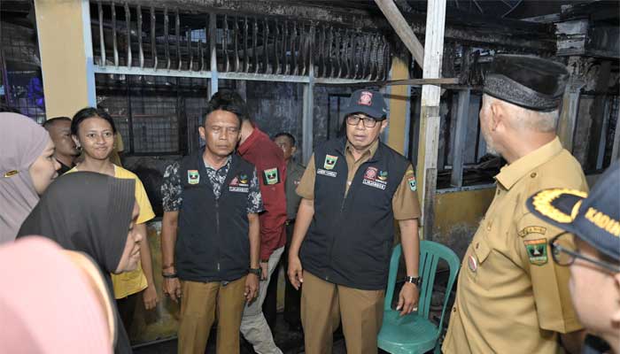 Gubernur Sumbar Salurkan Bantuan bagi Korban Kebakaran di Pampangan, Kota Padang