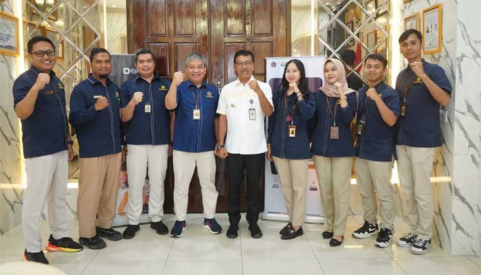 Bupati Solsel Jadi Kepala Daerah Pertama Lapor SPT Pajak Penghasilan di Sumbar 1 Bupati Solsel Laporkan SPT Pajak Penghasilan