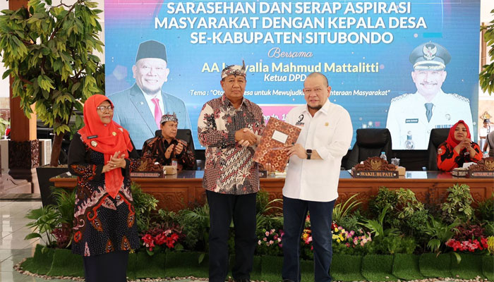 Ketua DPD RI, AA LaNyalla Mahmud Mattalitti dalam acara Sarasehan dan Serap Aspirasi Masyarakat di Situbondo