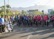 Sekdako, Andree Algamar Melepas Secara Resmi Peserta Gowes Asosiasi Sepeda Rekreasi Indonesia (Asri) Kota Padang