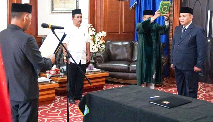 Pelantikan dan Pengambilan Sumpah Jabatan Calon Direktur Perumda Air Minum Tirta Kepri Periode 2024 - 2029