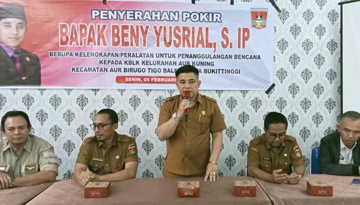 Ketua DPRD Bukittinggi Serahkan Bantuan Peralatan Penanggulangan Bencana 1 Ketua DPRD Bukittinggi Serahkan Bantuan Peralatan Penanggulangan Bencana