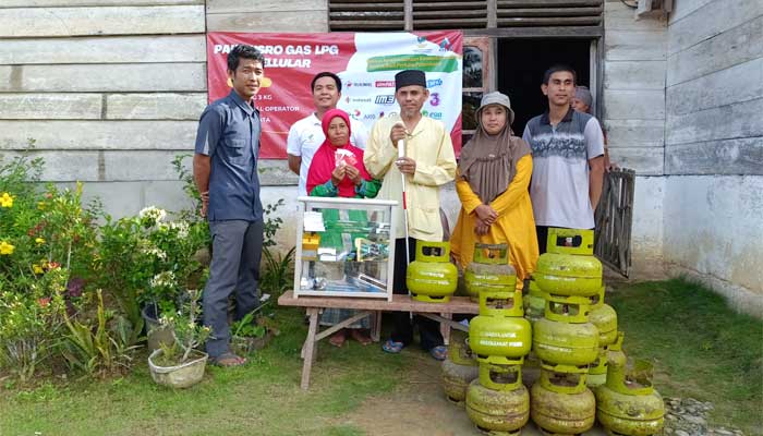 Cuma Nelpon, Disabilitas Netra Ini Dapat Bantuan Tongkat Canggih dan Modal Usaha