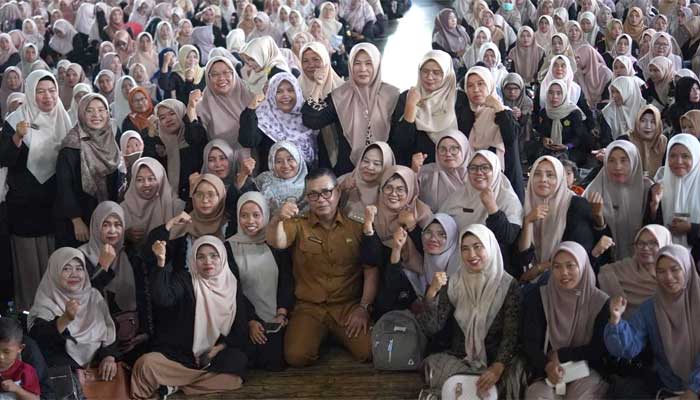 Bupati Epyardi Asda Saat Rapat Koordinasi Bersama Guru Tk Dan Paud Se-Kabupaten Solok