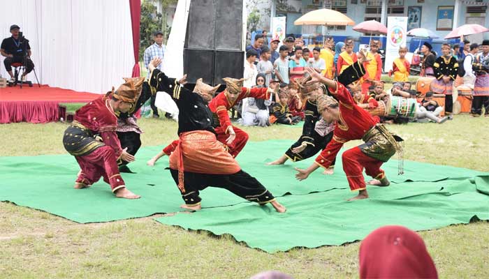 Tari Alang Suntiang Pangulu Meriahkan Festival Tambua Tansa Di Padang Laweh, Agam