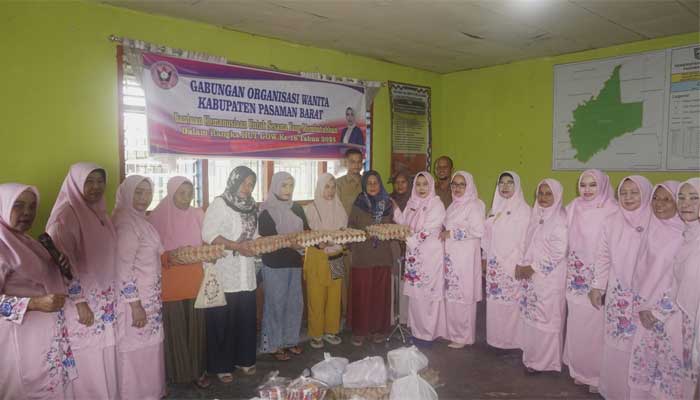 Jelang Hari Jadi ke-16, GOW Pasbar Berikan Bantuan Sembako di Nagari Ophir dan Jambak Selatan