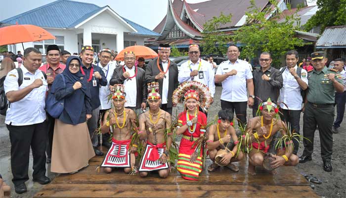 Gubernur Sumbar beserta Perwakilan 4 Kementerian Berkunjung ke Mentawai, Ini Tujuannya 1 Gubernur Sumbar beserta Perwakilan 4 Kementerian Berkunjung ke Mentawai