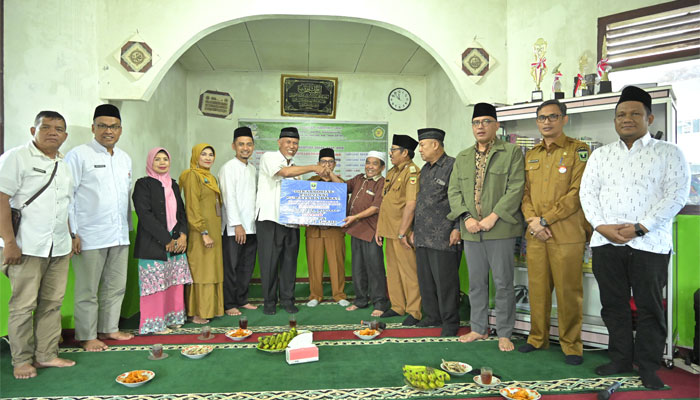 Gubernur Sumbar Salurkan Hibah Rp 223 Juta untuk Panti Asuhan Hidayah Ilahi di Salimpaung