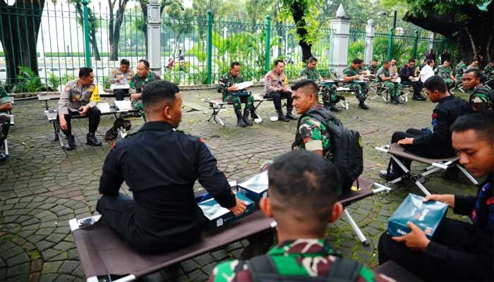 Kapolri Dan Panglima Tni Makan Siang Bersama Personel Pengamanan Pemilu 2024