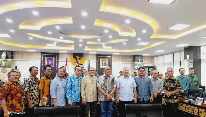 Kelompok Pakar Silaturahmi dengan Ketua DPRD Sumbar 1 Kelompok Pakar DPRD Sumbar Silaturahmi dengan Ketua DPRD, Supardi