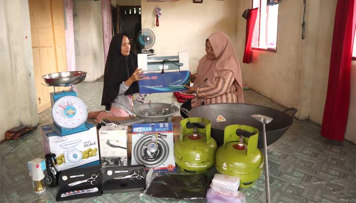 Kemensos Berikan Modal Usaha bagi orang tua Zikri Alhakim, warga Jorong Parit Panjang, Nagari Lubuk Basung, Kecamatan Lubuk Basung, Kabupaten Agam, Sumatera Barat