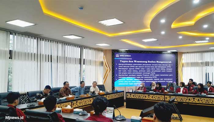 Mahasiswa Universitas Eka Sakti Studi Lapangan ke DPRD Sumbar
