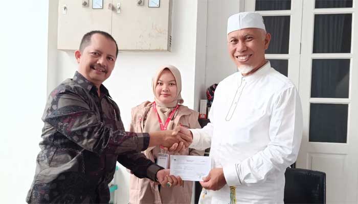 Gubernur Sumbar, Mahyeldi terima formulir model C dari petugas KPPS