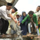 Gubernur Sumbar, Mahyeldi Ansharullah ikut melepas bibit ikan di Lokasi Ikan Larangan Nagari Minangkabau, Kecamatan Sungayang, Kabupaten Tanah Datar