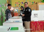 Penjabat Walikota Salurkan Hak Pilih Di Tps 03 Kubang Sirakuk Utara