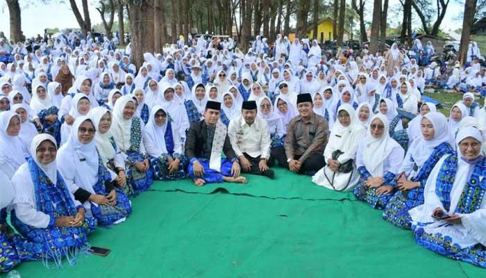 Peringatan Isra Mikraj di Pantai Tiku