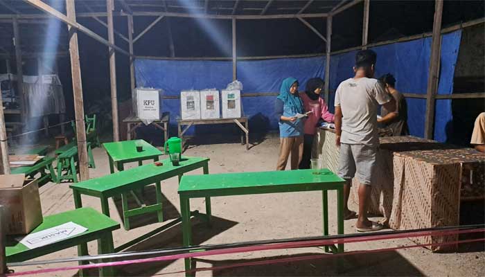 Petugas Persiapkan TPS di Lubuk Basung