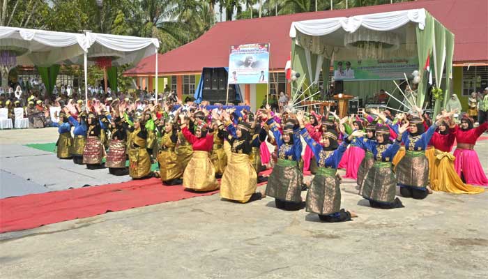 Gubernur Sumbar Hadiri Parenting Class dan Pentas Seni SMAN 1 Padang Gelugur, Pasaman 1 Pentas Seni SMAN 1 Padang Gelugur, Kabupaten Pasaman, Sumbar