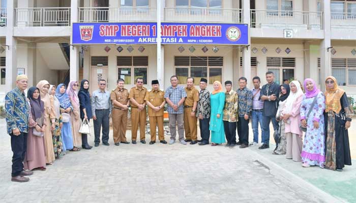 Alumni Sarankan SMPN 1 Ampek Angkek Bangun Gedung Serbaguna, Biayanya Wow 1 Bupati Agam, Andri Warman di SMPN 1 Ampek Angkek