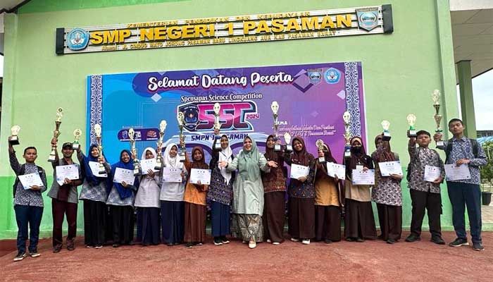 Para juara Spensapas Science Competition SMP Negeri 1 Pasaman, Kabupaten Pasaman Barat