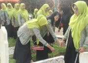 Peringati HUT PIPAS ke-19, Dharma Wanita Lapas Bukittinggi Giat Tabur Bunga di TMP Kusuma Bhakti