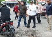 Tinjau Tarandam, Wali Kota Padang Berjanji Segera Perbaiki Jalan Dan Drainase