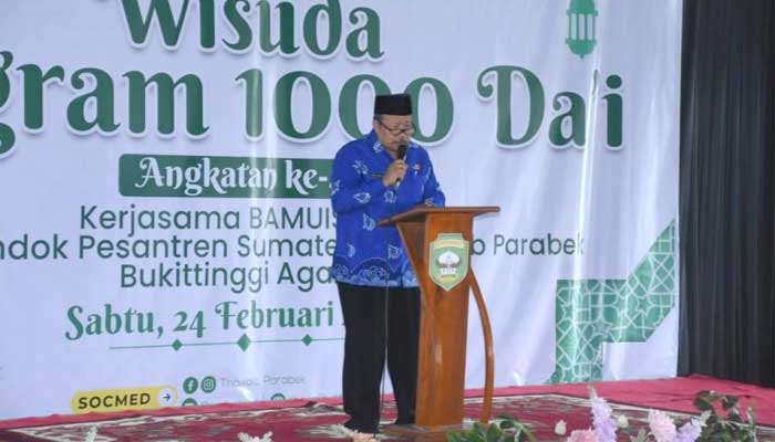 Bupati Agam, Andri Warman saat menghadiri wisuda angkatan ke-4 program 1000 Dai, di Aula Zuhud I Pondok Pesantren Sumatera Thawalib Parabek Bukittinggi-Agam