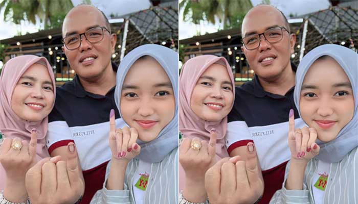Ketua Dprd Sumbar, Supardi, Bersama Keluarga Melaksanakan Hak Pilihnya Di Tps 9 Padang Tinggi Piliang Kota Payakumbuh