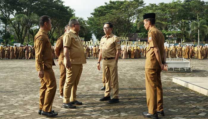 Apel Gabungan ASN di Halaman Kantor Bupati Solok Selatan
