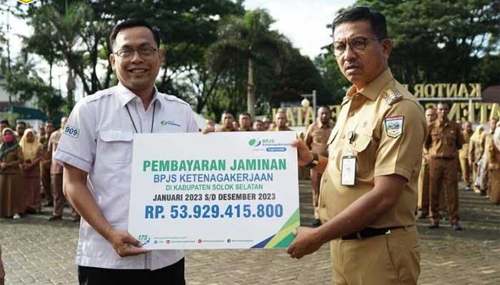 Asyik! Ribuan Pekerja Rentan Solok Selatan Sudah Tercover BPJS Ketenagakerjaan 1 BPJS Ketenagakerjaan bayarkan klaim kepada peserta di Solok Selatan