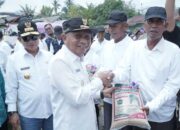 Pj Gubernur Sumut Tanam Cabai di Desa Serdang Asahan