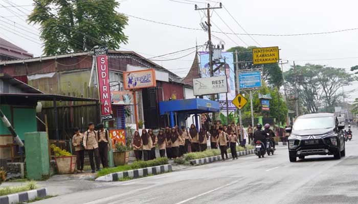 Diknas Padang Panjang Pulangkan Siswa Lebih Cepat