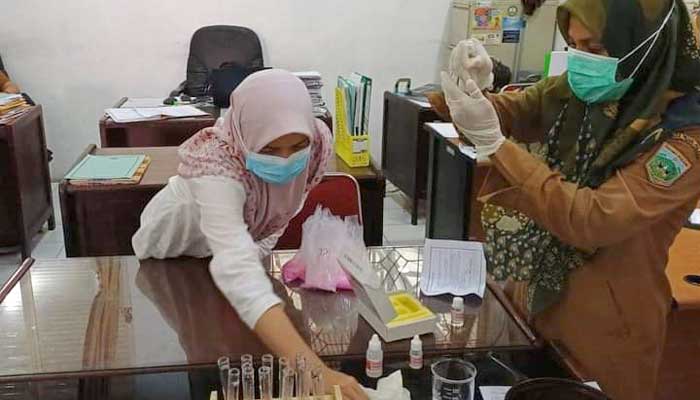Disperdakop UKM Padang Panjang Lakukan Uji PetikMakanan Mengandung Bahan Kimia