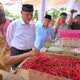 Gubernur Mahyeldi tinjau Gerakan Pasar Murah Cabe Merah di Kantor Gubernur Sumbar