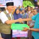 Gubernur Sumbar Bagikan Bantuan Makanan bagi Korban Banjir