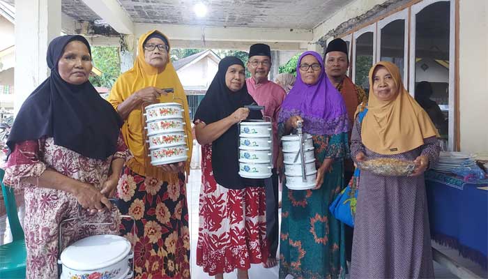 Jamaah Masjid Taqwa Lubuk Basung Sambut Tim Ramadan VII Kabupaten Agam dengan Pabukoan