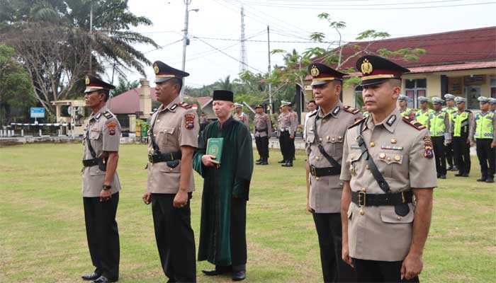 Pelantikan Lantik Kabag Log, Kasat Lantas dan Kapolsek Koto Baru di Mapolres Dharmasraya