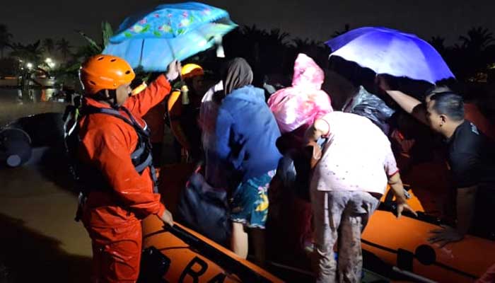 Kota Padang Dikepung Banjir