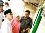 Pj Bupati Muba Pasang Listrik Pln, Rumah Nenek Suhartini Kini Terang Benderang