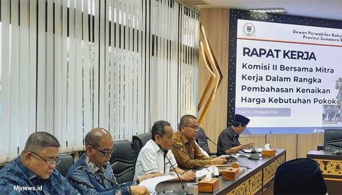 Komisi II DPRD Sumbar Bahas Kenaikan Harga Bahan Pokok dengan Mitra Kerja 1 Komisi II DPRD Sumbar Bahas Kenaikan Harga Bahan Pokok dengan Mitra Kerja