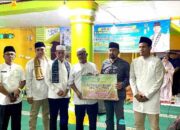 Safari Ramadan, Wagub Sumbar Berikan Bantuan Kepada Warga Dan Pengurus Masjid Di Pasbar