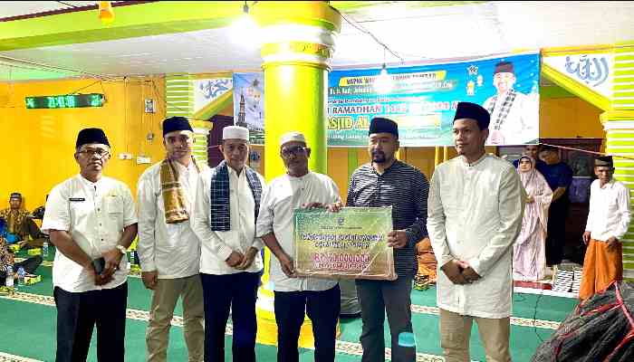 Safari Ramadan, Wagub Sumbar Berikan Bantuan kepada Warga dan Pengurus Masjid di Pasbar 1 Wagub Sumbar, Audy Joinaldy mengunjungi Masjid Maghfirah Perumahan Pasaman Garden Kecamatan Pasaman, Kabupaten Pasaman Barat.