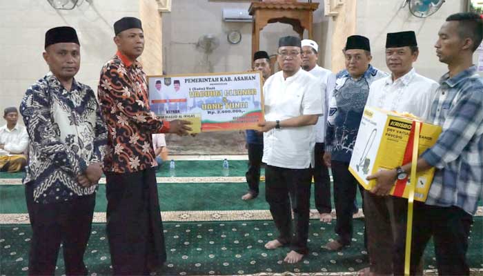 Sekda Asahan Pimpin Tim Safari Ramadan Kunjungi Masjid Al Ikhlas Dusun III Sei Silau Barat 1 Sekda Asahan Pimpin Tim Safari Ramadan Kunjungi Masjid Al Ikhlas Dusun III Sei Silau Barat