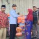 Wabup Pasbar Serahkan Bantuan bagi Korban Kebakaran di Ujung Gading