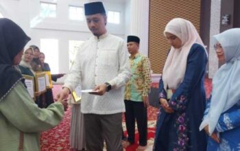 Wako Erman Safar Serahkan Honor Untuk 641 Kader Kb Kota Bukittinggi