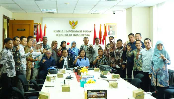 Wartawan dan OPD Kabupaten Dharmasraya Berkunjung ke Komisi Informasi Pusat