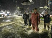 Gubernur Sumbar, Mahyeldi Beserta Jajaran Tinjau Kondisi Banjir Di Kota Padang