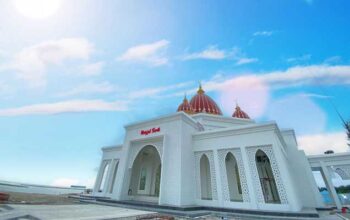 Masjid Sirah Nan Megah Di Kawasan Objek Wisata Pantai Tiku, Kecamatan Tanjung Mutiara