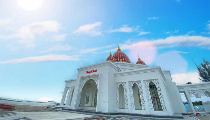 Masjid Sirah Resmi Jadi Ikon Wisata Baru Kabupaten Agam 1 Masjid Sirah nan megah di kawasan objek wisata Pantai Tiku, Kecamatan Tanjung Mutiara