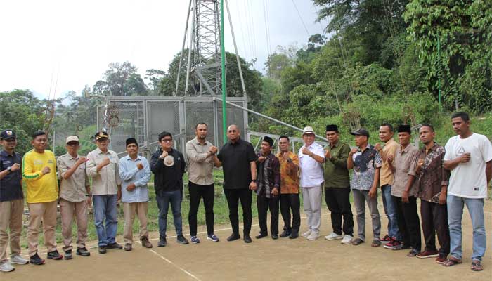Berkat Andre Rosiade, Blank Spot di Sijunjung Satu Persatu Terselesaikan 1 Anggota DPR RI, Andre Rosiade bersama Bupati Sijunjung, Benny Dwifa Yuswir meninjau pembangunan dua unit tower BTS di Nagari Tanjuang Labuah, Kecamatan Sumpur Kudus.
